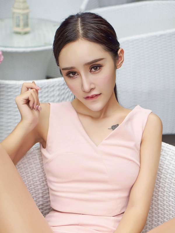  [AISS爱丝] 09.05 F6034 《欣杨-街角》