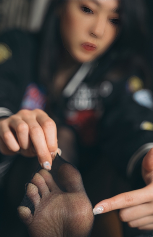  [Limerence] NO.009 性感妹子近距离撕扯黑丝袜!